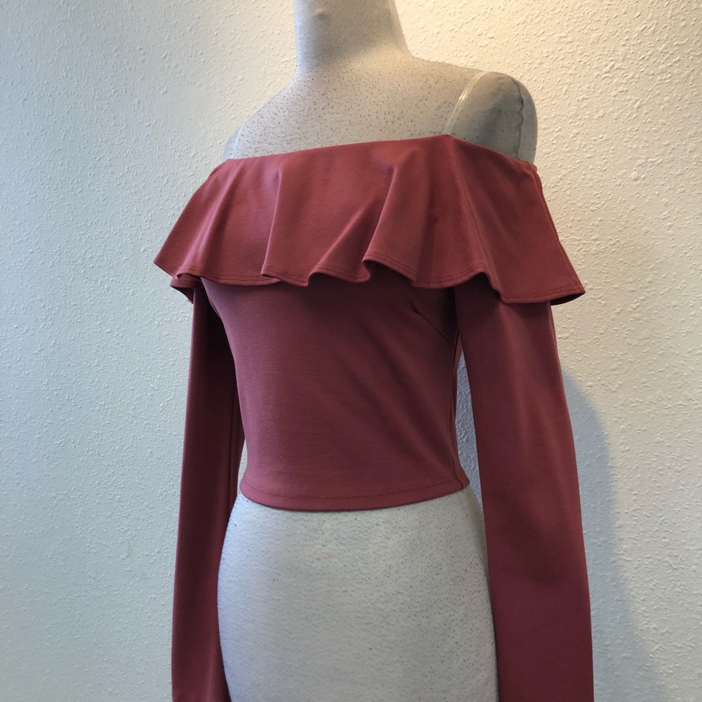 Lovely Ruffled Off-Shoulder - Picture 3 of 5